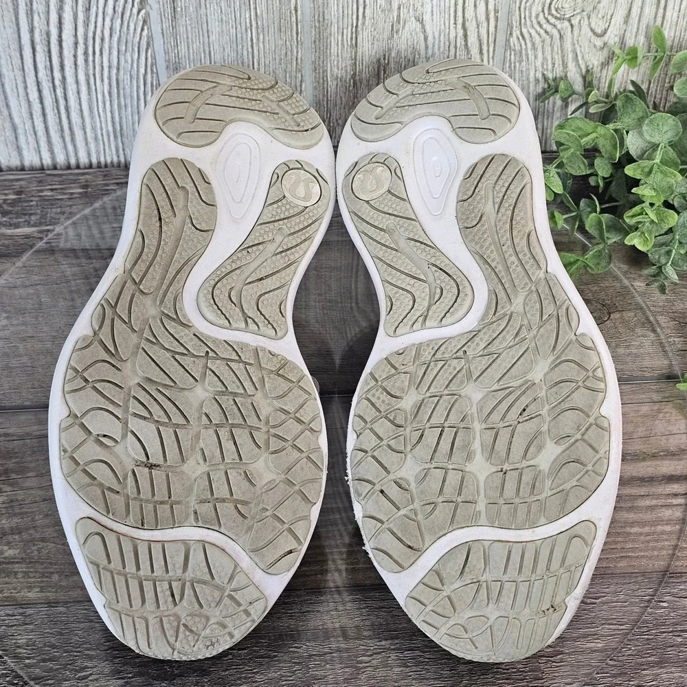 Lululemon‎ Blissfeel Run 2 Running Shoes Sneakers Silverstone White Size 7.5 US